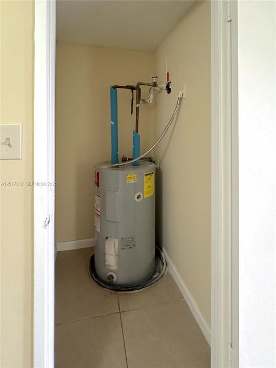 For Rent: $1,850 (2 beds, 2 baths, 910 Square Feet)