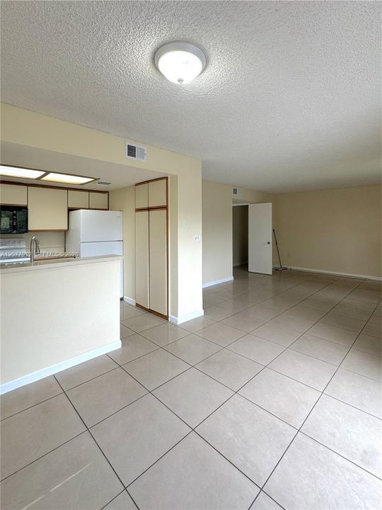 For Rent: $1,850 (2 beds, 2 baths, 910 Square Feet)