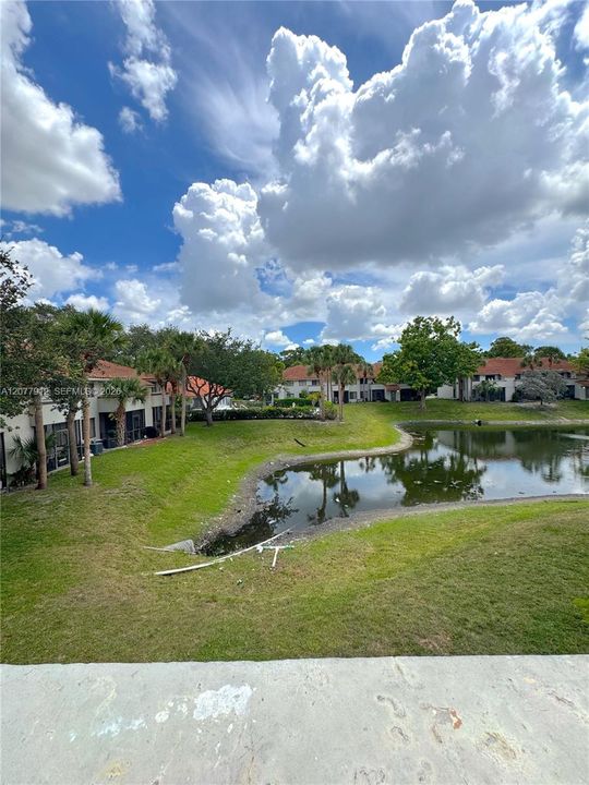 For Rent: $1,850 (2 beds, 2 baths, 910 Square Feet)