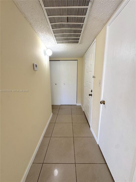 For Rent: $1,850 (2 beds, 2 baths, 910 Square Feet)