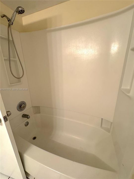 For Rent: $1,850 (2 beds, 2 baths, 910 Square Feet)
