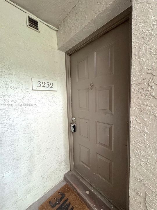 For Rent: $1,850 (2 beds, 2 baths, 910 Square Feet)