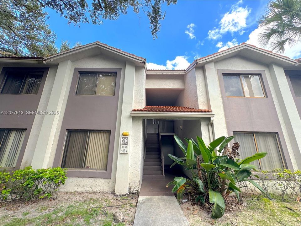 For Rent: $1,850 (2 beds, 2 baths, 910 Square Feet)