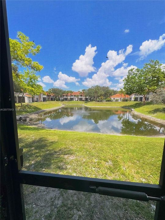 For Rent: $1,850 (2 beds, 2 baths, 910 Square Feet)