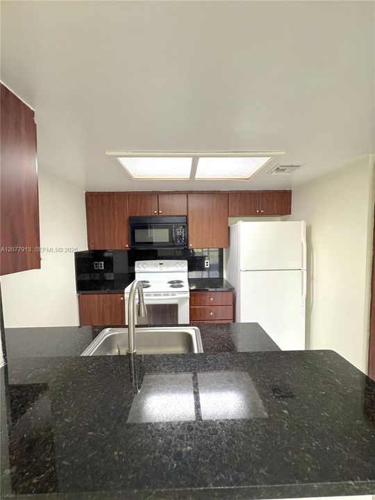 For Rent: $1,850 (2 beds, 2 baths, 910 Square Feet)