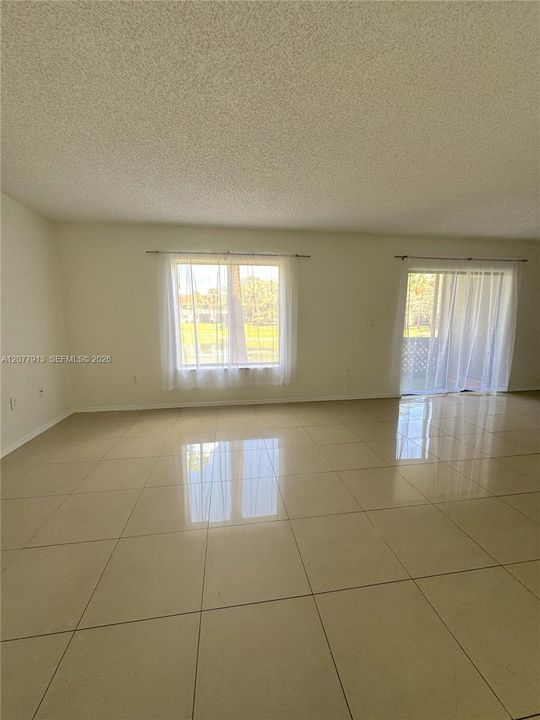 For Rent: $1,850 (2 beds, 2 baths, 910 Square Feet)