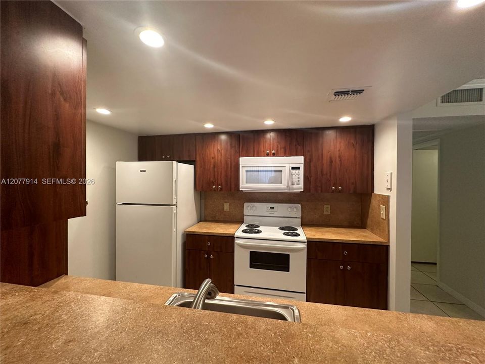 For Rent: $1,500 (1 beds, 1 baths, 720 Square Feet)