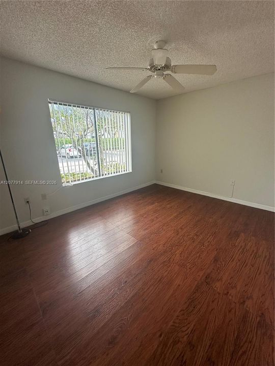 For Rent: $1,500 (1 beds, 1 baths, 720 Square Feet)