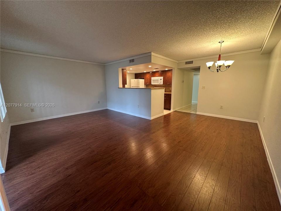 For Rent: $1,500 (1 beds, 1 baths, 720 Square Feet)