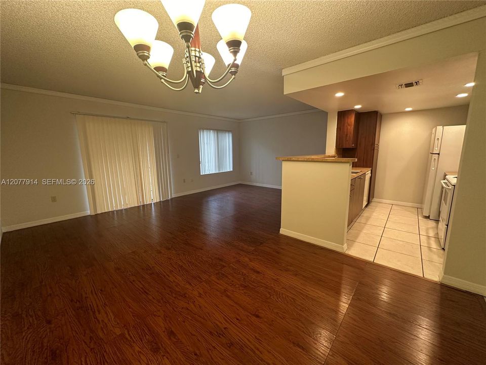 For Rent: $1,500 (1 beds, 1 baths, 720 Square Feet)