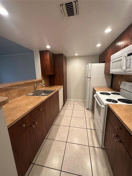For Rent: $1,500 (1 beds, 1 baths, 720 Square Feet)