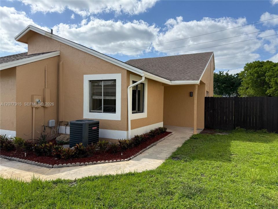 For Rent: $3,300 (4 beds, 2 baths, 1300 Square Feet)
