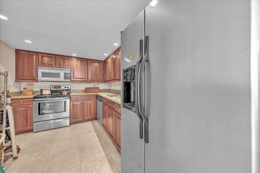 For Sale: $349,900 (1 beds, 1 baths, 880 Square Feet)