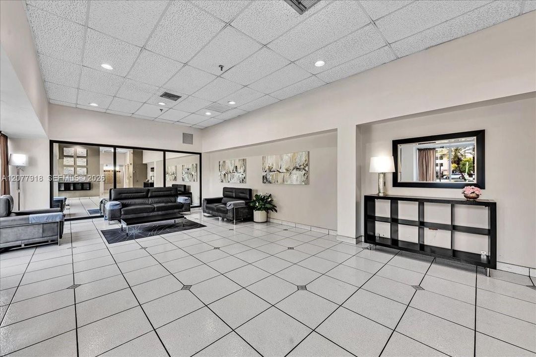 For Sale: $349,900 (1 beds, 1 baths, 880 Square Feet)