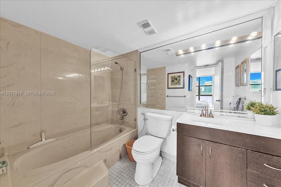 Suite Bathroom