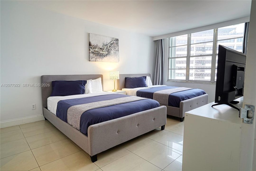 For Sale: $800,000 (2 beds, 2 baths, 1040 Square Feet)