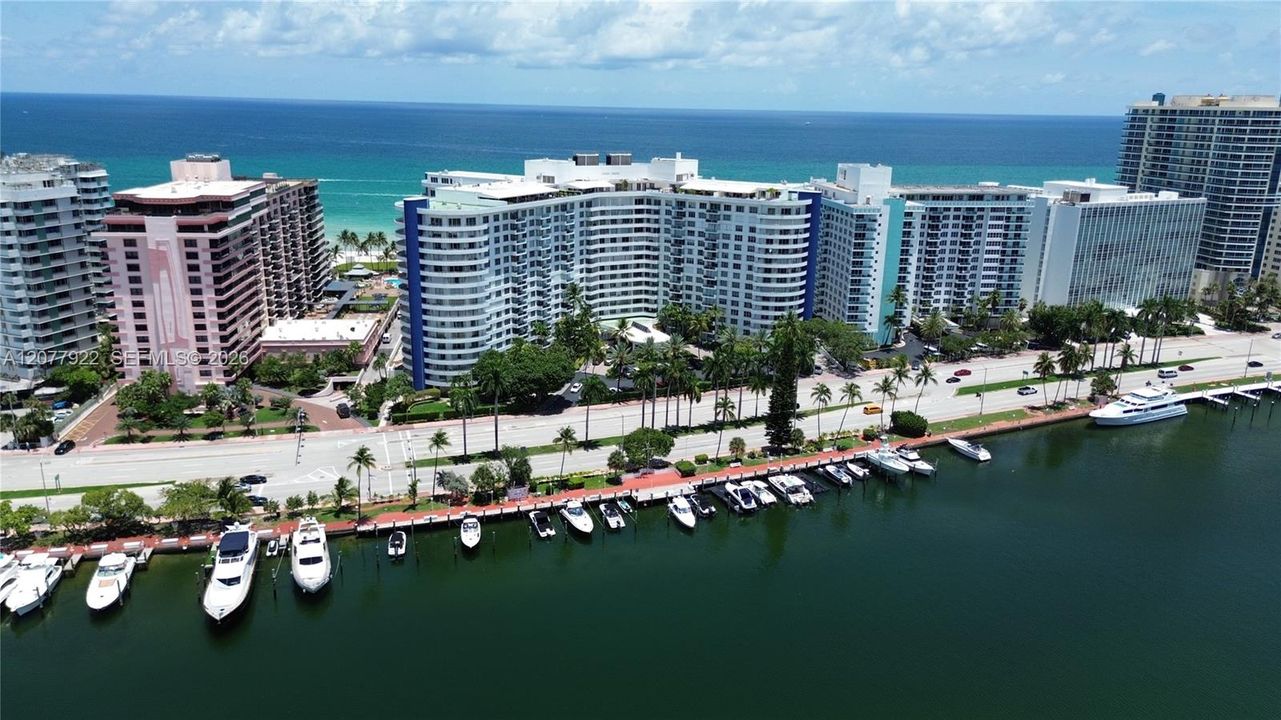 For Sale: $800,000 (2 beds, 2 baths, 1040 Square Feet)