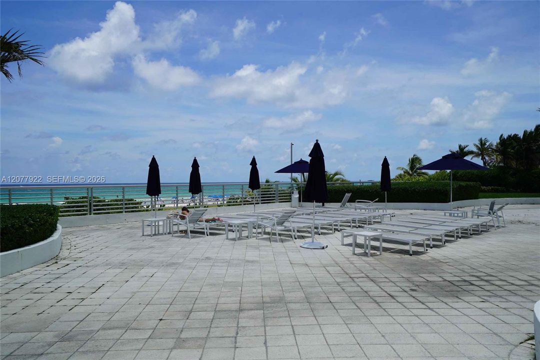 For Sale: $800,000 (2 beds, 2 baths, 1040 Square Feet)