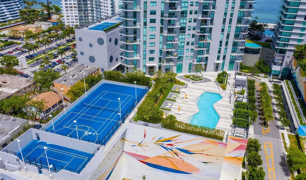 На продажу: $777,000 (2 спален, 2 ванн, 1141 Квадратных фут)