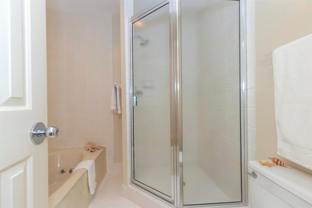 24 Jacuzzi Tub & Separate Shower