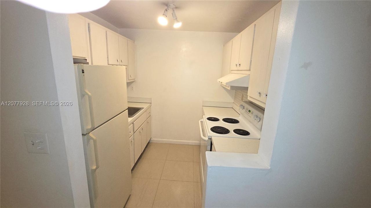 For Rent: $1,530 (1 beds, 1 baths, 700 Square Feet)