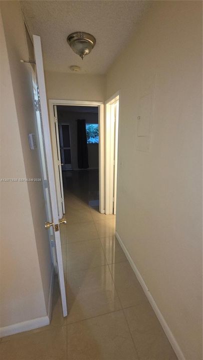 For Rent: $1,530 (1 beds, 1 baths, 700 Square Feet)