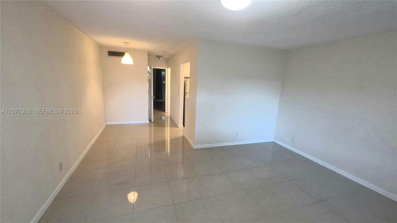 For Rent: $1,530 (1 beds, 1 baths, 700 Square Feet)