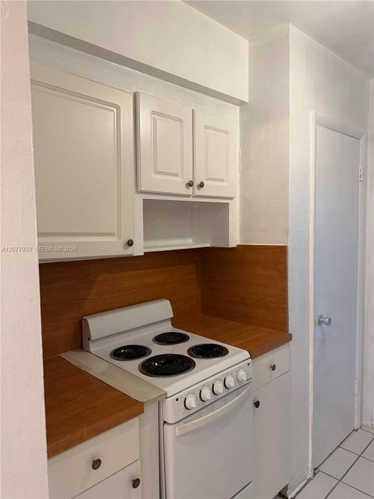 Activo con contrato: $1,400 (1 camas, 1 baños, 7464 Pies cuadrados)