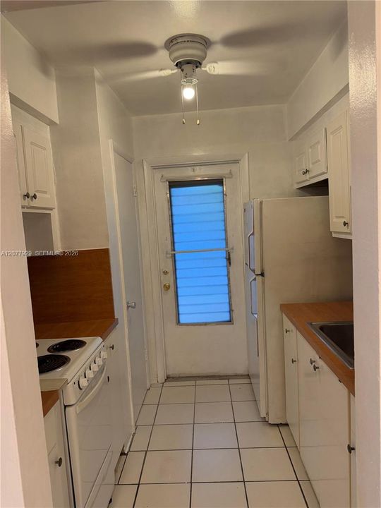 Activo con contrato: $1,400 (1 camas, 1 baños, 7464 Pies cuadrados)