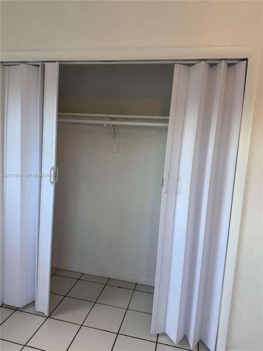Activo con contrato: $1,400 (1 camas, 1 baños, 7464 Pies cuadrados)