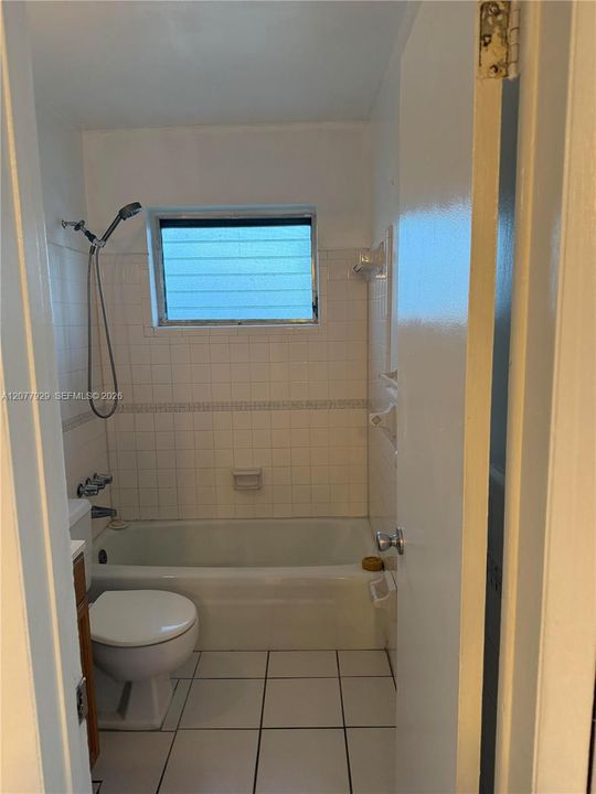 Activo con contrato: $1,400 (1 camas, 1 baños, 7464 Pies cuadrados)