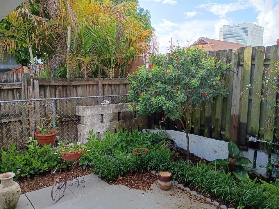 For Rent: $1,800 (0 beds, 1 baths, 2177 Square Feet)