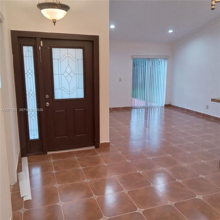 For Rent: $3,300 (3 beds, 2 baths, 1384 Square Feet)