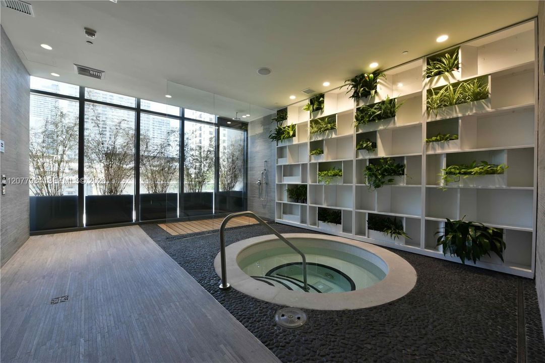 For Rent: $6,500 (2 beds, 2 baths, 1121 Square Feet)