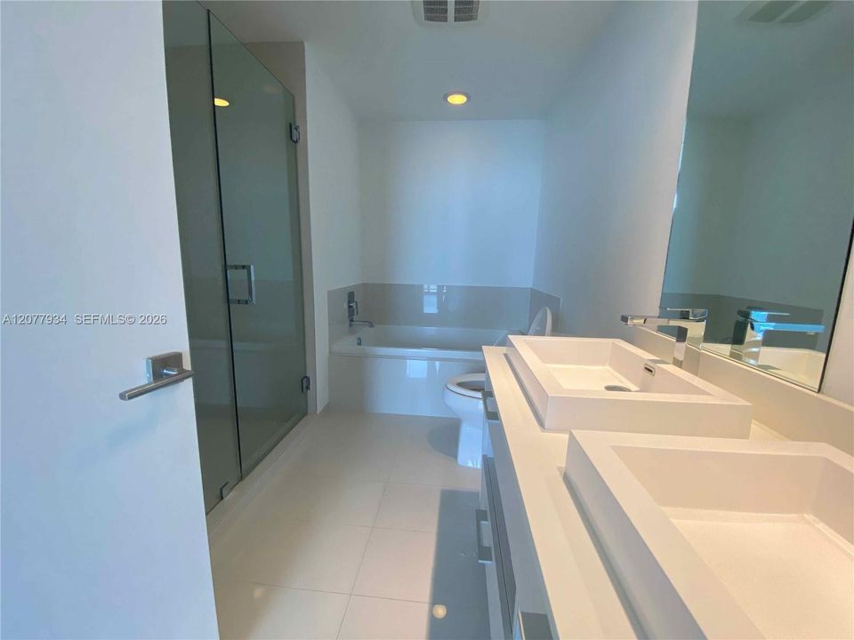 For Rent: $6,500 (2 beds, 2 baths, 1121 Square Feet)