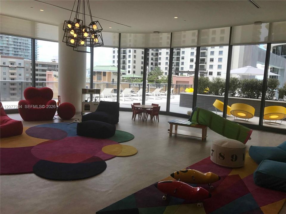 For Rent: $6,500 (2 beds, 2 baths, 1121 Square Feet)