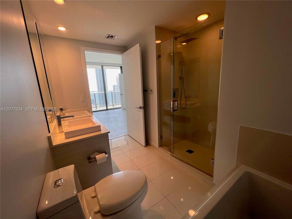 For Rent: $6,500 (2 beds, 2 baths, 1121 Square Feet)