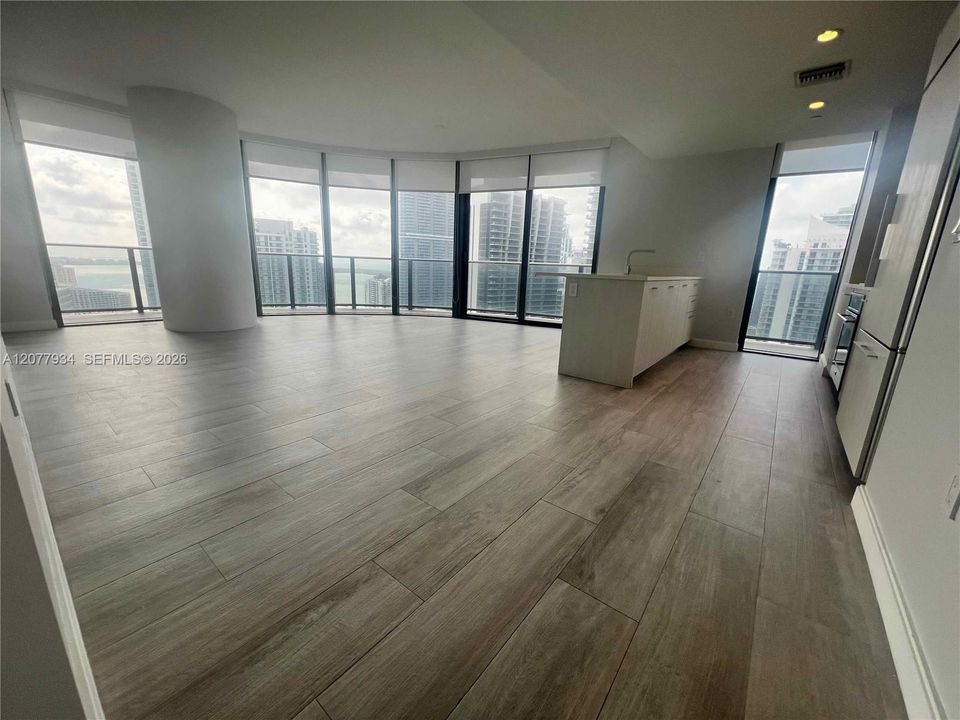For Rent: $6,500 (2 beds, 2 baths, 1121 Square Feet)