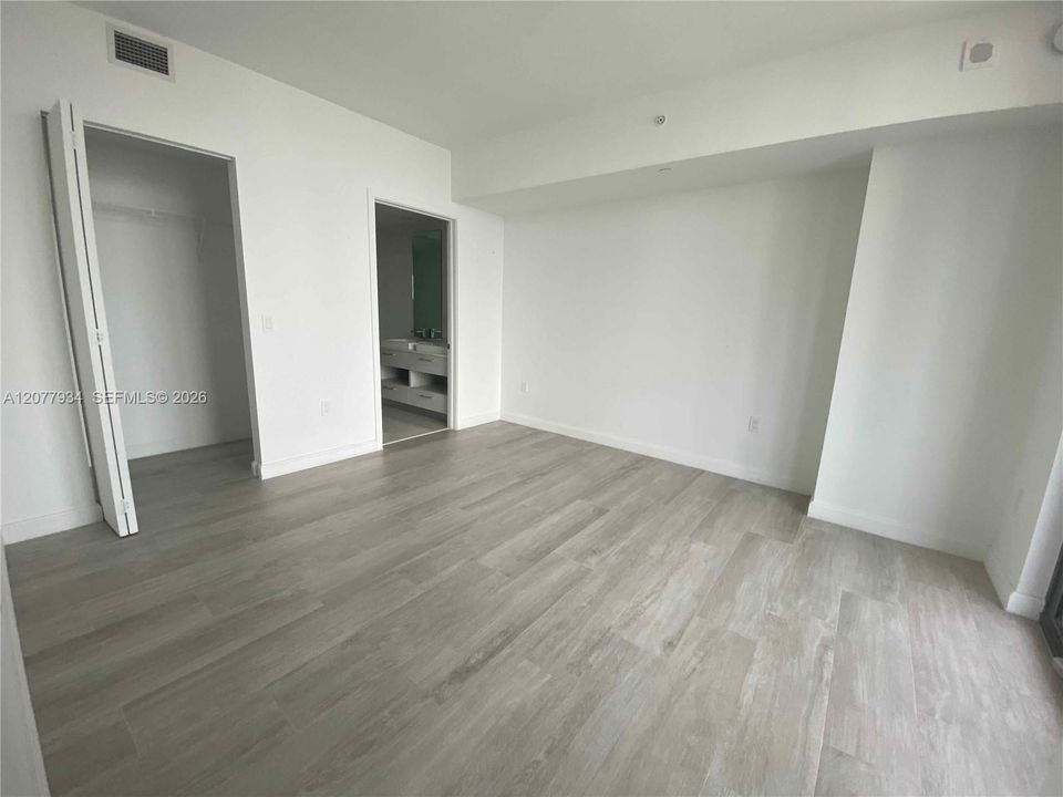 For Rent: $6,500 (2 beds, 2 baths, 1121 Square Feet)