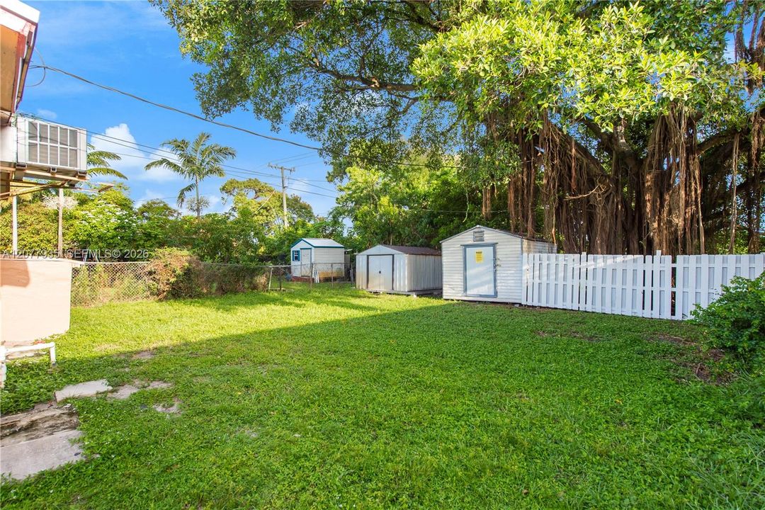 For Rent: $2,500 (2 beds, 2 baths, 1000 Square Feet)