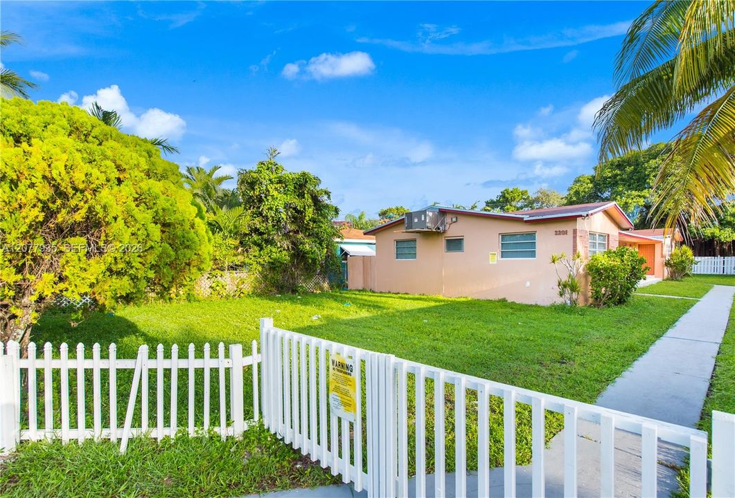 For Rent: $2,500 (2 beds, 2 baths, 1000 Square Feet)