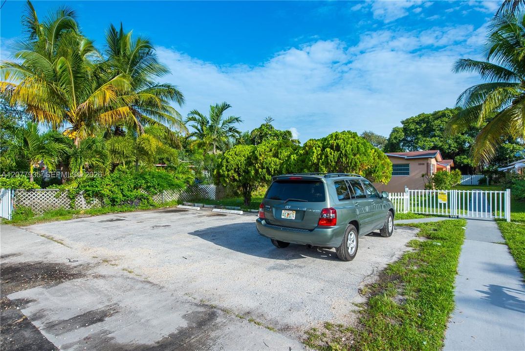 For Rent: $2,500 (2 beds, 2 baths, 1000 Square Feet)