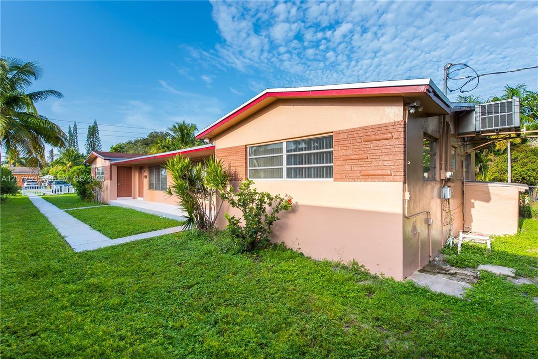 For Rent: $2,500 (2 beds, 2 baths, 1000 Square Feet)