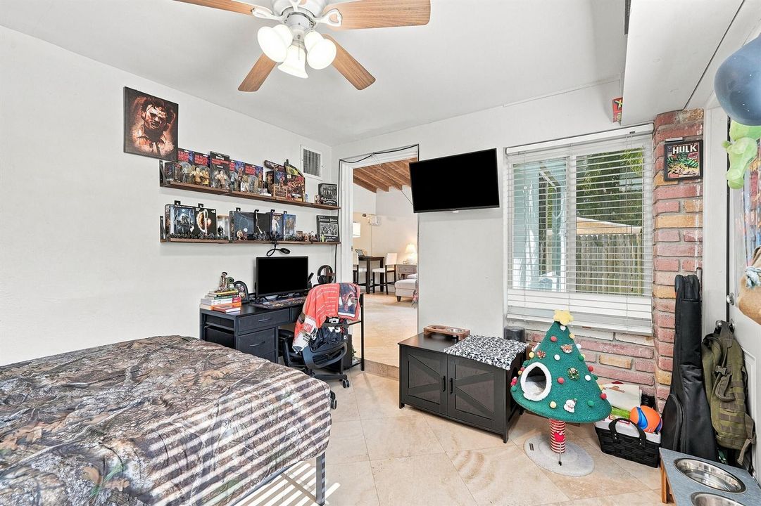 18_bedroom