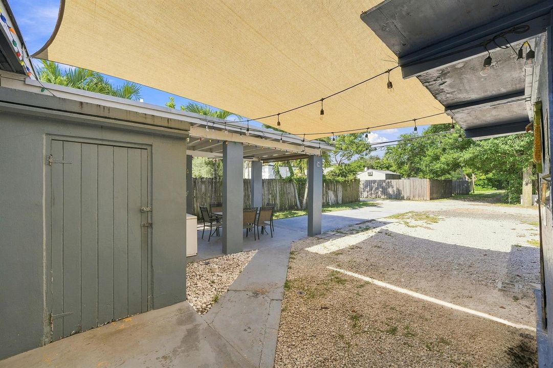 24_outdoor structure