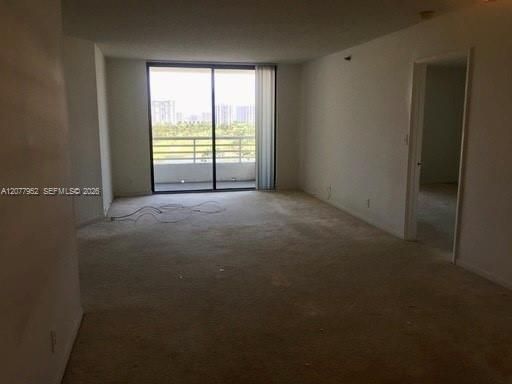 For Sale: $289,000 (1 beds, 1 baths, 910 Square Feet)
