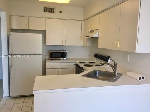 For Sale: $289,000 (1 beds, 1 baths, 910 Square Feet)