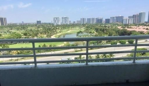 For Sale: $289,000 (1 beds, 1 baths, 910 Square Feet)