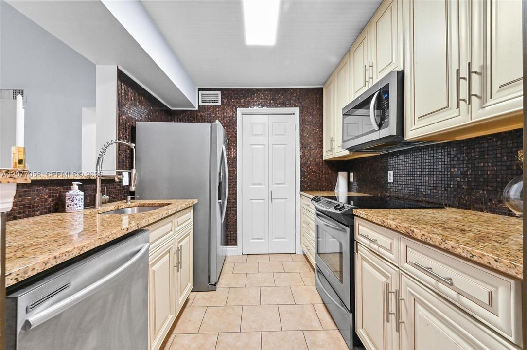 En Venta: $240,000 (2 camas, 2 baños, 1256 Pies cuadrados)