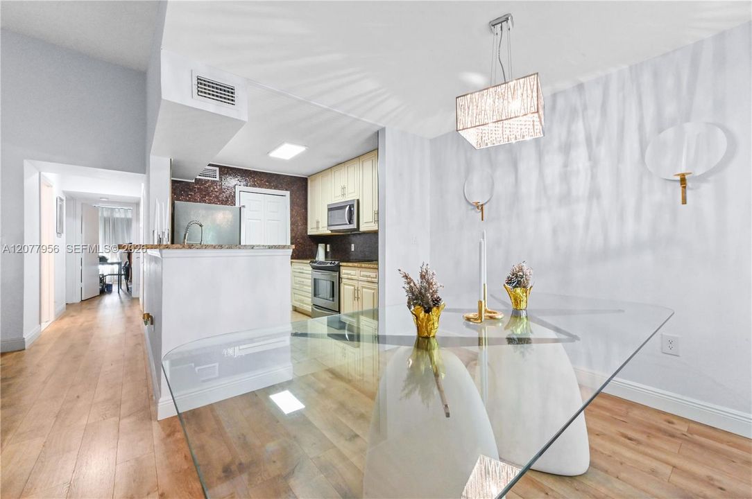 En Venta: $240,000 (2 camas, 2 baños, 1256 Pies cuadrados)